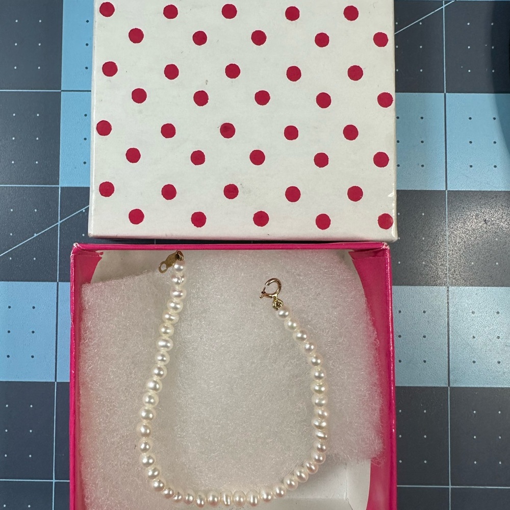 Child’s Elegant Pearl Bracelet 14k clasp new in box 90s Danty